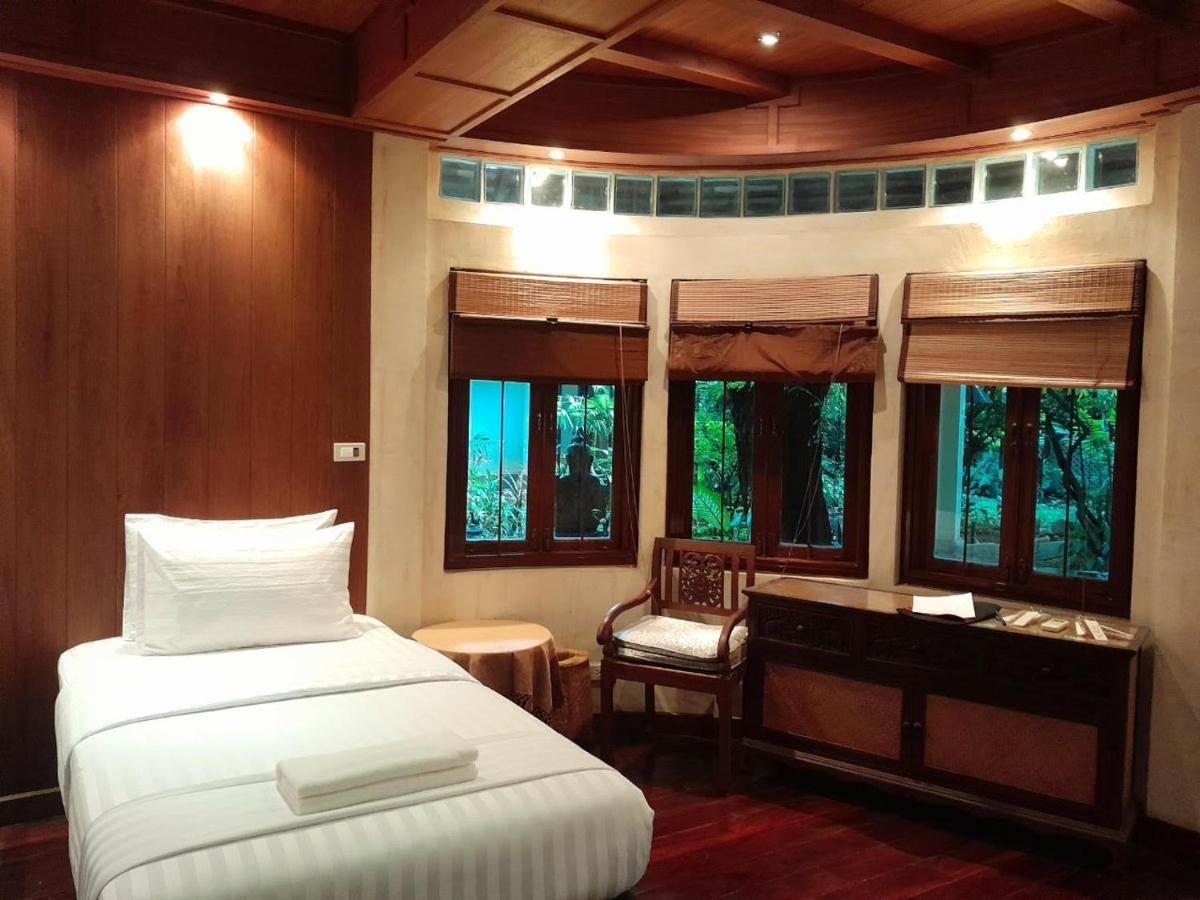 Avara Signature House Hotel Chiang Mai Ngoại thất bức ảnh