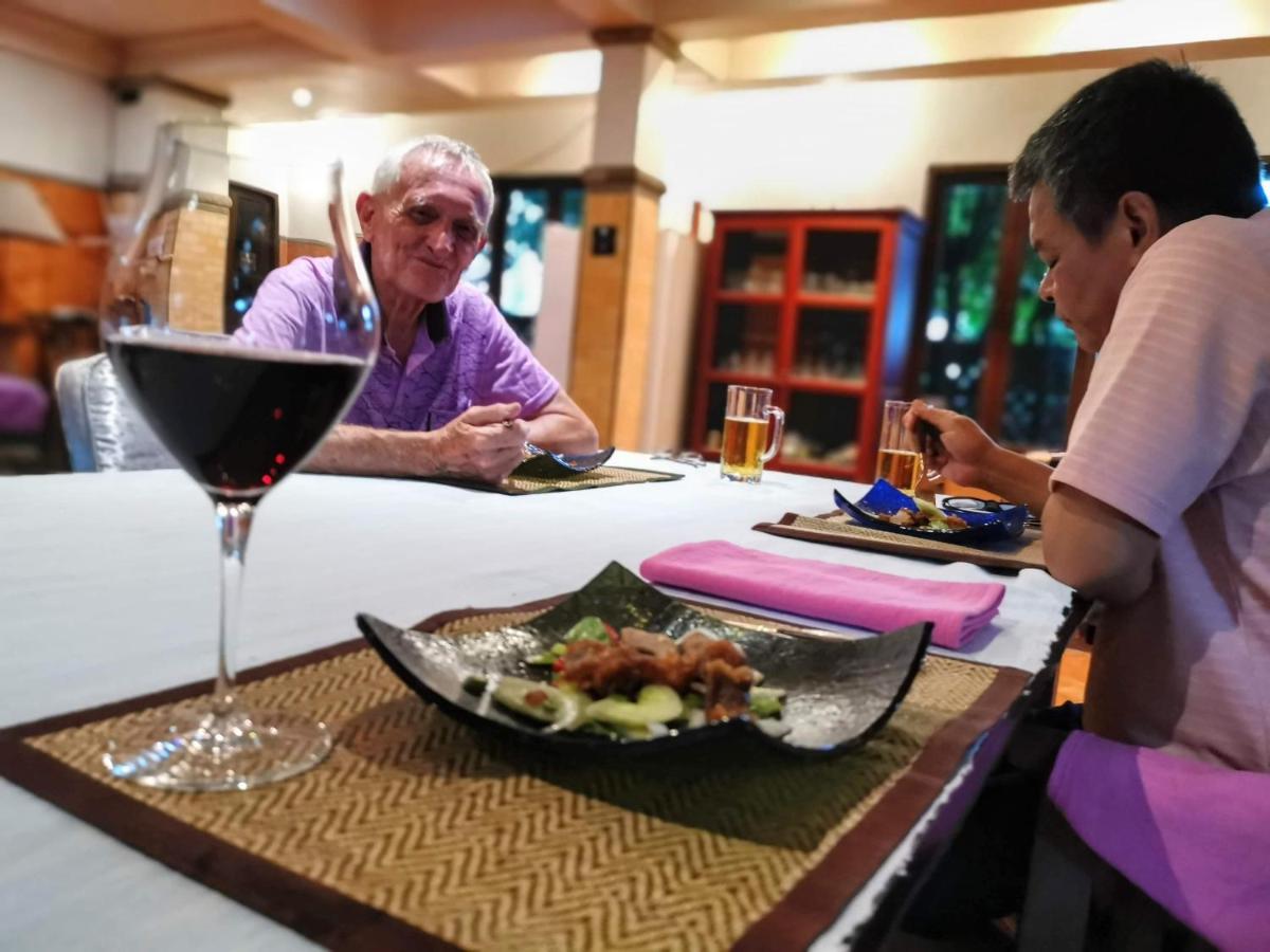 Avara Signature House Hotel Chiang Mai Ngoại thất bức ảnh